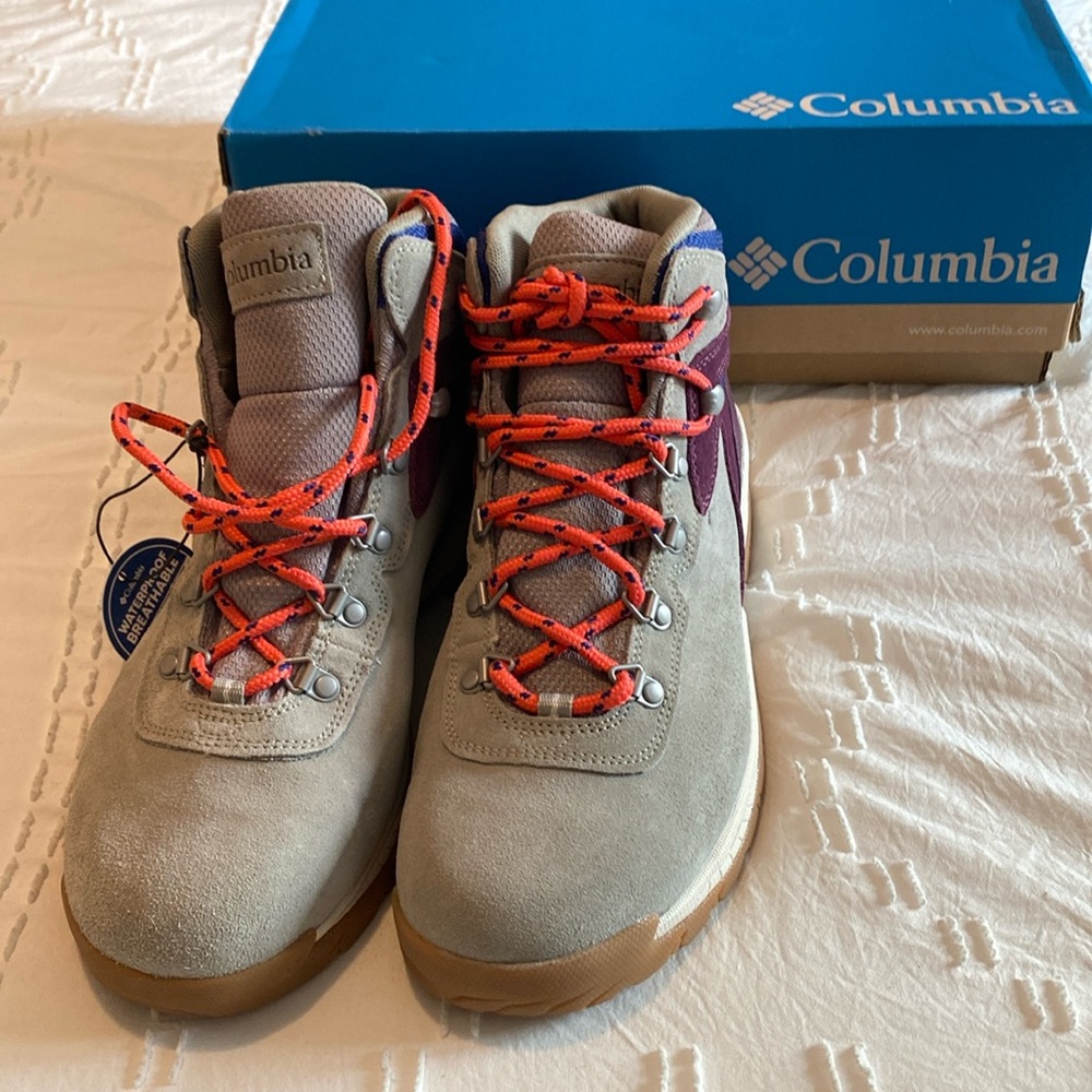 Women’s Newton Ridge, waterproof, hiking boots, brand new 11 wide
